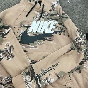 Nike sweat shirt